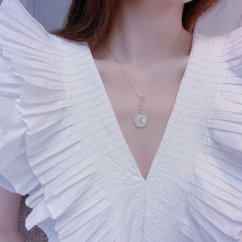 NEW 14K Gold Plated Diamond Crescent Moon Star Round Halo Pendant Shell Necklace - Picture 3 of 6